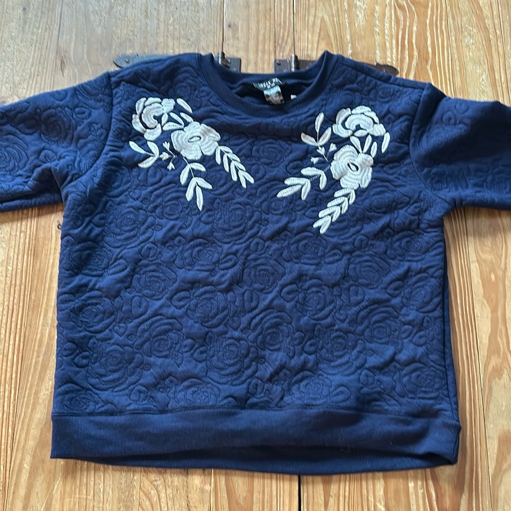 NWT Urban Mood Quilted Crewneck